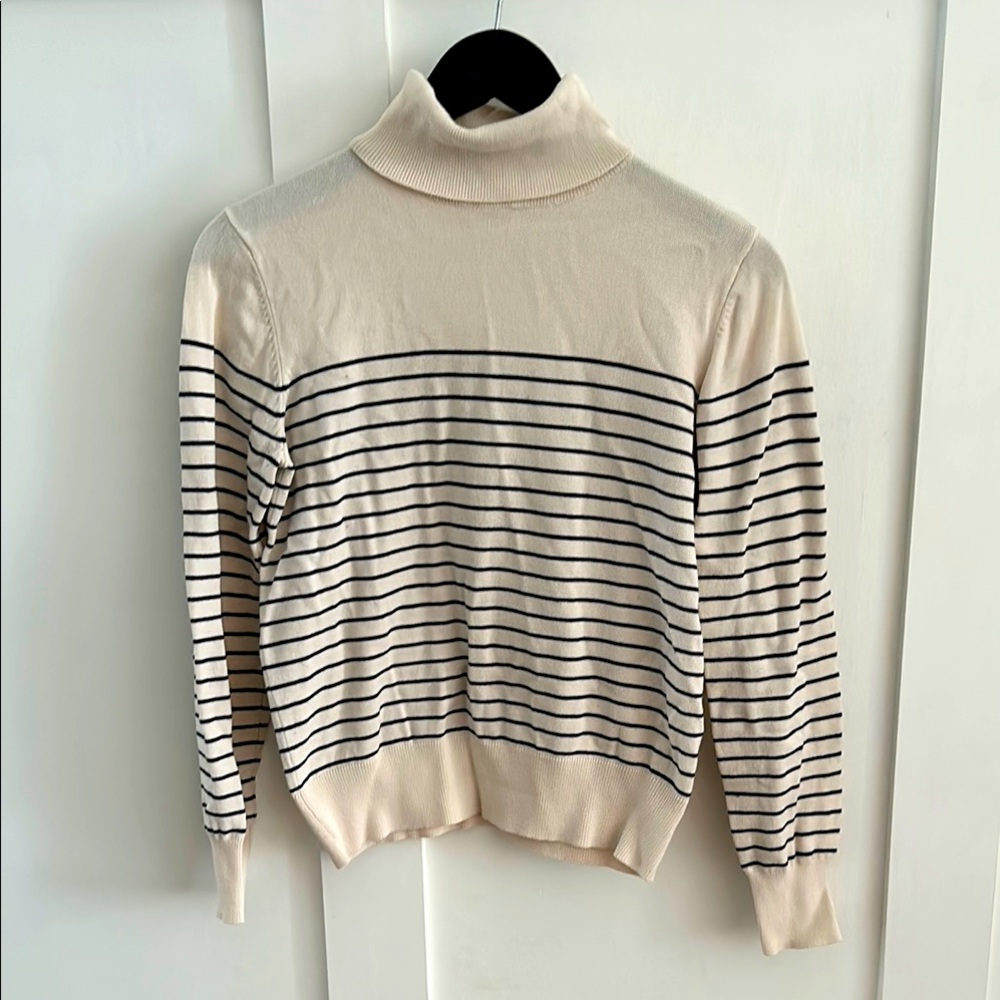 Long sleeve light sweater